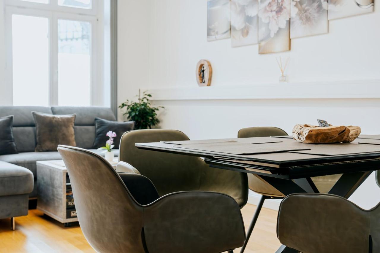 Blissplace 3 Zi Premium Apartment Nahe Getec Arena Mit Kingsize Betten Und Balkon Magdeburg Kültér fotó