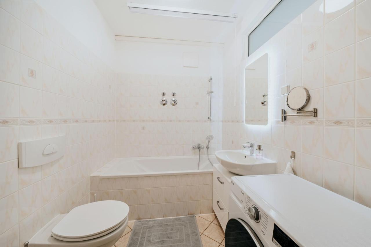 Blissplace 3 Zi Premium Apartment Nahe Getec Arena Mit Kingsize Betten Und Balkon Magdeburg Kültér fotó
